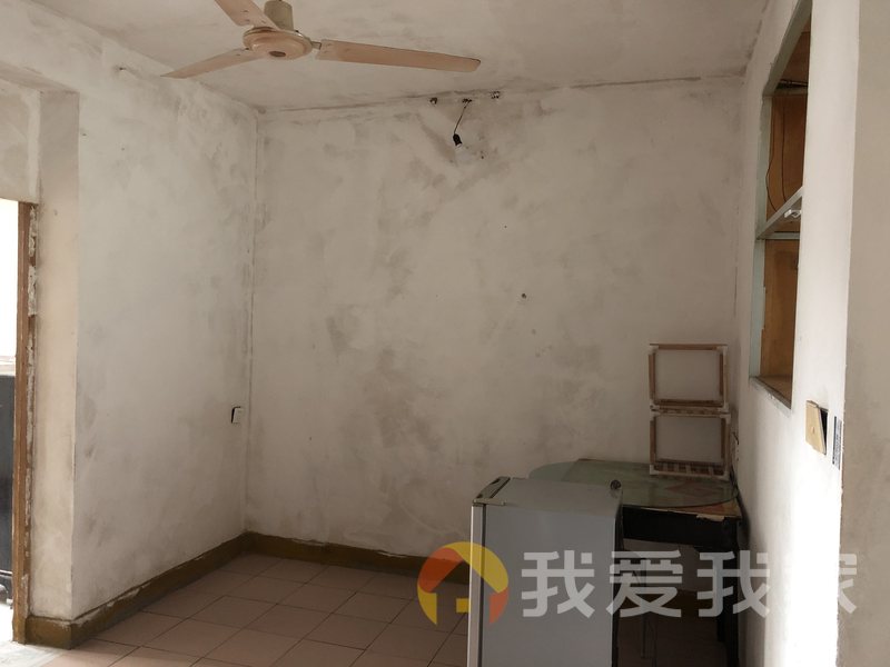 十字街 南北通透，采光好 近地铁 中间楼层