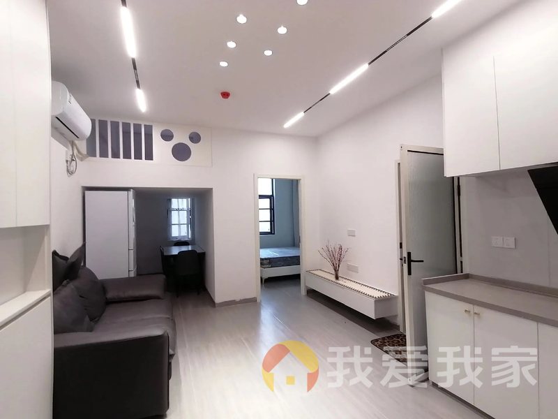 青云公馆 南北通透，采光好 装修好，环镜优美 近地铁 中间楼层