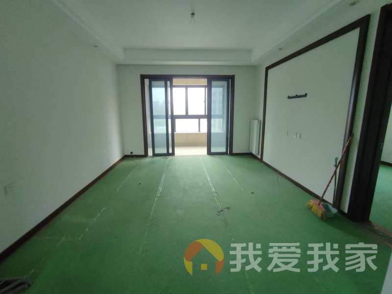 赣铁九龙府精装128平三房，近西客站，带车位，师大新龙学校