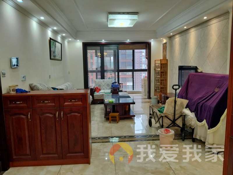 南昌我爱我家紫金城红郡 南北通透，采光好 装修好，环镜优美 中间楼层