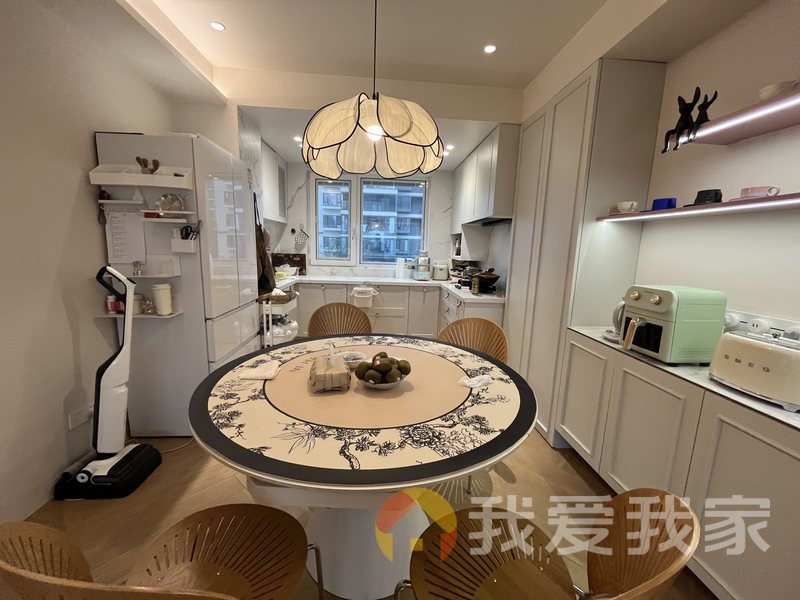 南昌我爱我家华侨城万科三期浔岸 南北通透，采光好 装修好，环镜优美 周边匹套完善，，出行方便