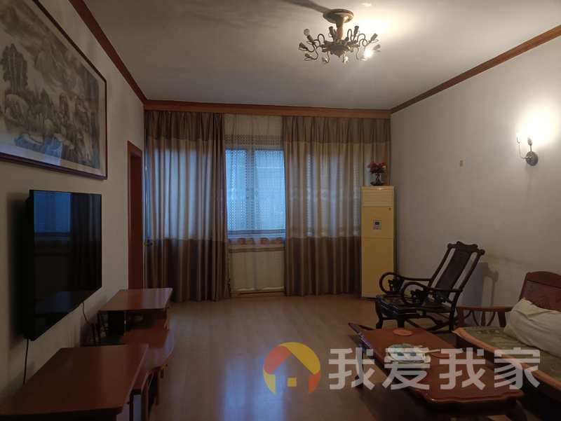 南京东路187号 南北通透，采光好 装修好，环镜优美 近地铁 中间楼层