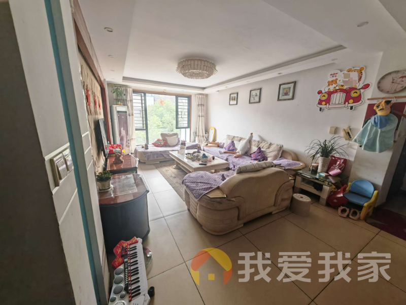 万科四季花城北区紫鹃苑 南北通透，采光好 装修好，环镜优美 视野好，诚心出售