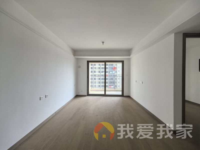 南昌我爱我家临近地铁口，中间好楼层 光线好