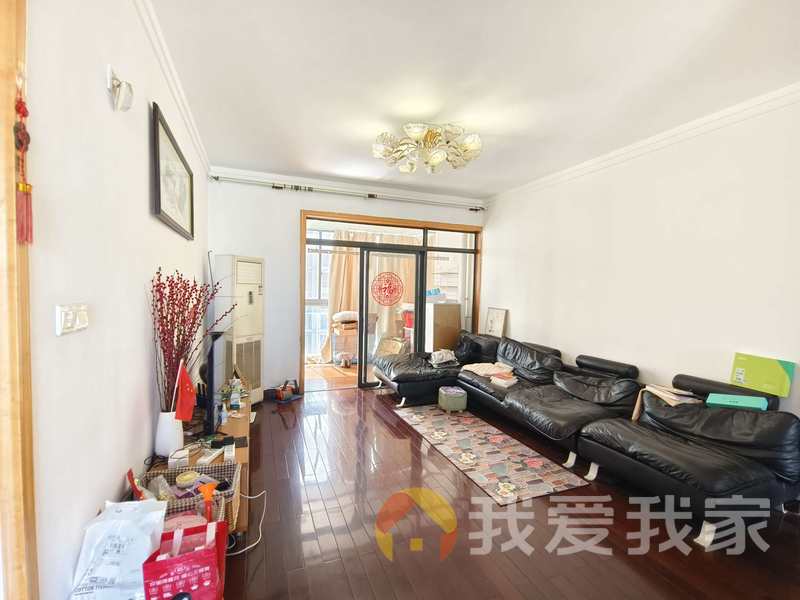 南昌我爱我家高能金域名都 南北通透，采光好 装修好，环镜优美 中间楼层