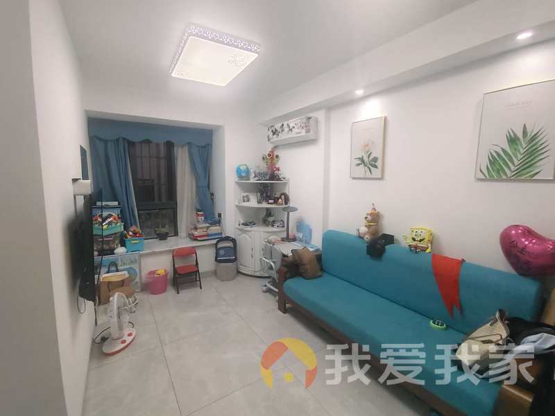 南昌我爱我家红谷滩黄金地段装修两房，送露台，交通方便。