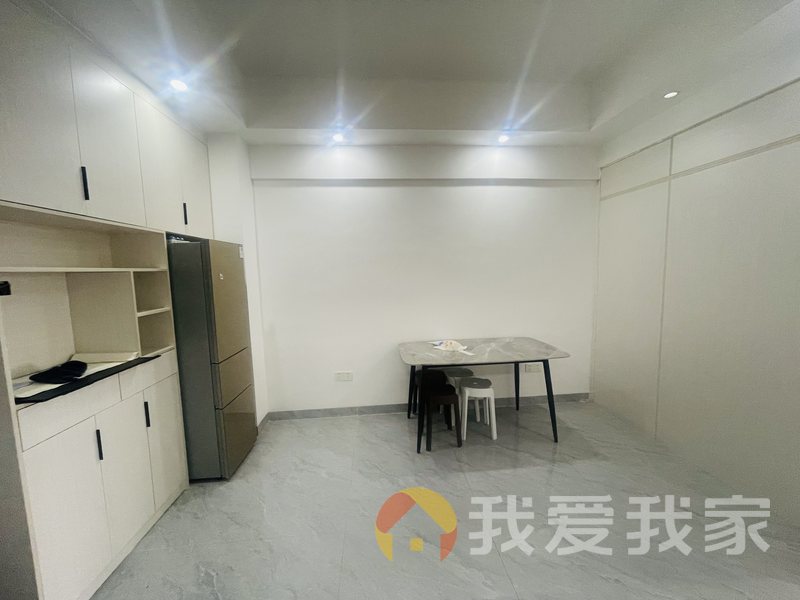 coco悦城 南北通透，采光好 装修好，环镜优美 中间楼层