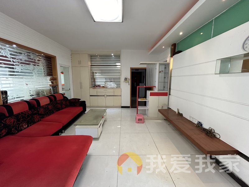 碧水华庭 南北通透，采光好 装修好，环镜优美 中间楼层