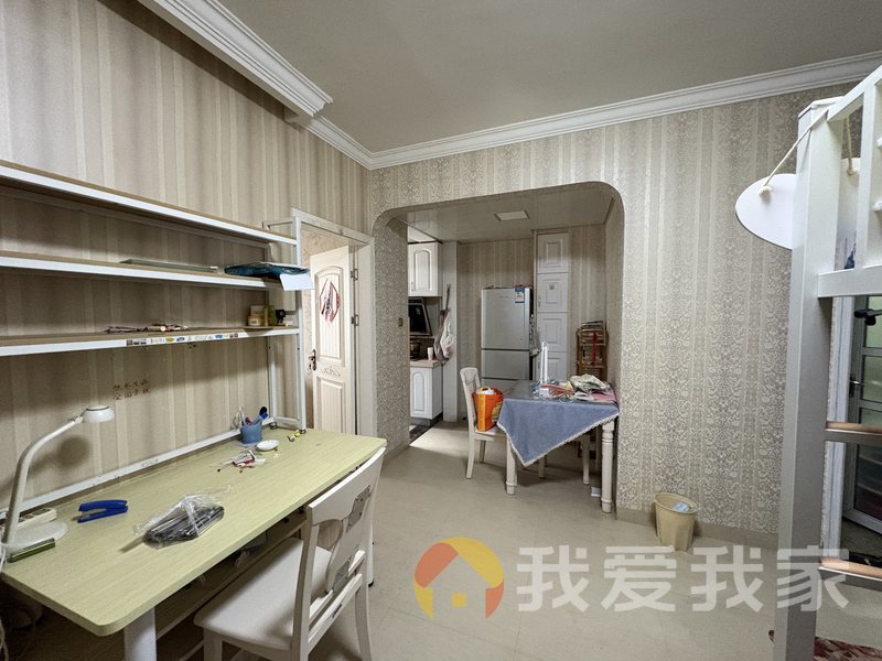 南昌我爱我家世纪风情三期四号地块 南北通透，采光好 装修好，环镜优美 近地铁 中间楼层