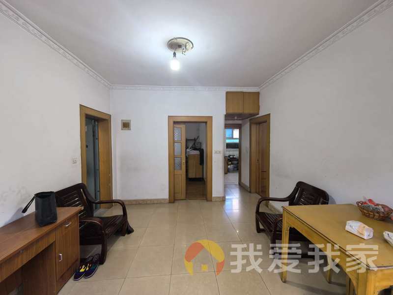 金盘路南昌制冰厂宿舍 南北通透，采光好 中间楼层