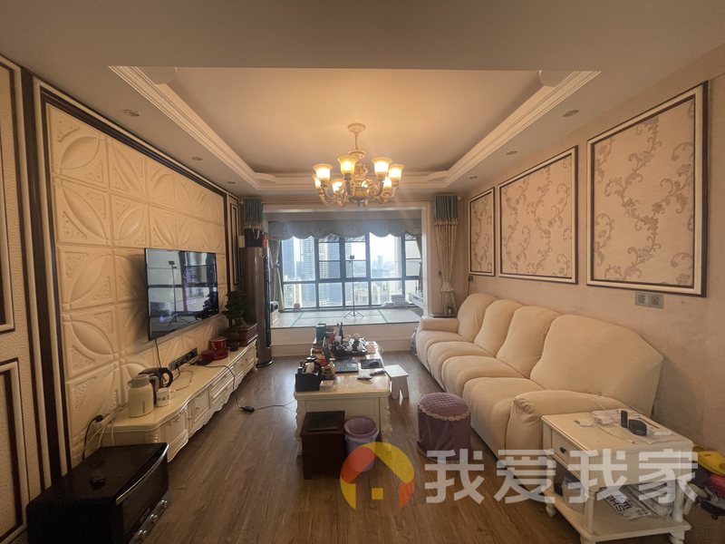 南昌我爱我家绿地外滩公馆 南北通透，采光好 装修好，环镜优美 近地铁 视野好，诚心出售