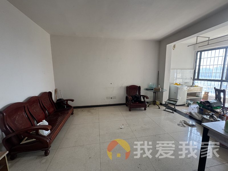 南昌我爱我家金色学府 南北通透，采光好 装修好，环镜优美 近地铁 视野好，诚心出售