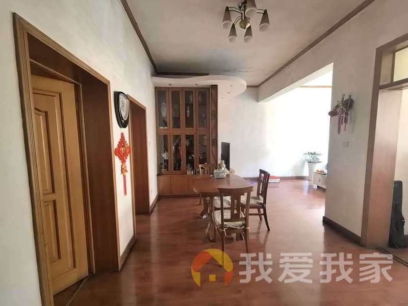 南昌我爱我家东湖区育新路 南北通透，采光好 装修好，环镜优美 近地铁 视野好，诚心出售