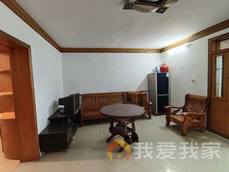 洪都大院七区 南北通透，采光好 装修好，环镜优美 中间楼层