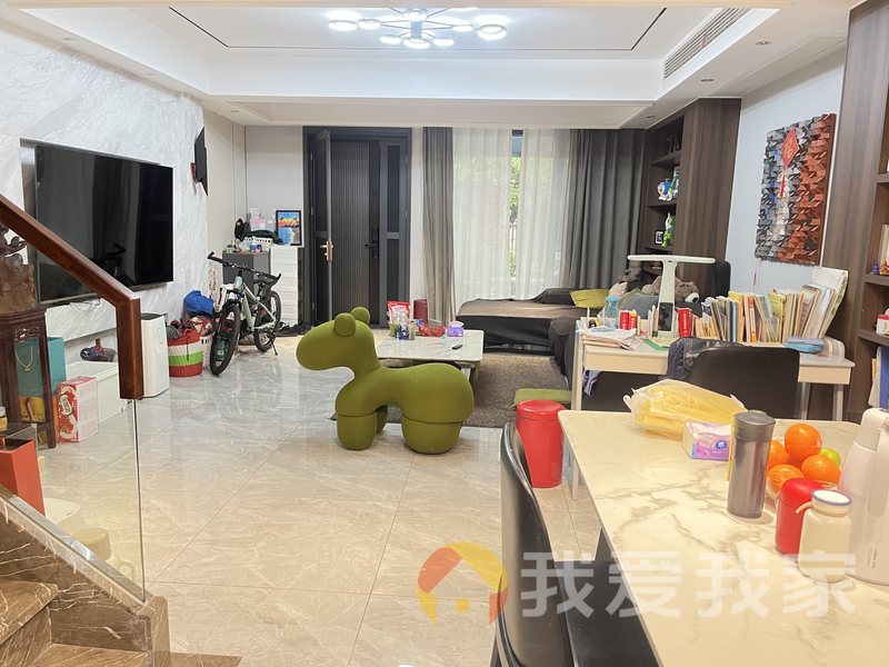 南昌我爱我家世茂大观精装下叠，带车位，前后花园。直接入住，读松柏