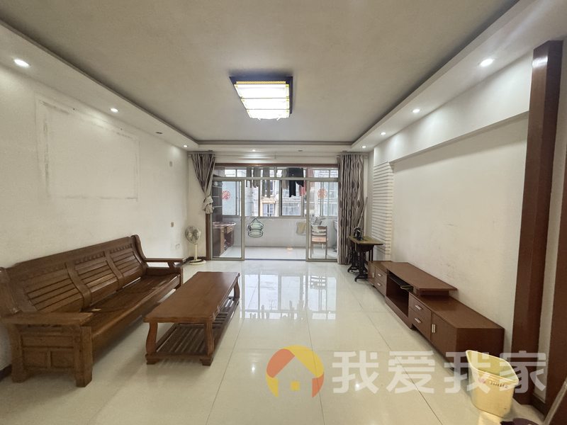 正荣大湖之都南岸公园 南北通透，采光好 装修好，环镜优美 视野好，诚心出租