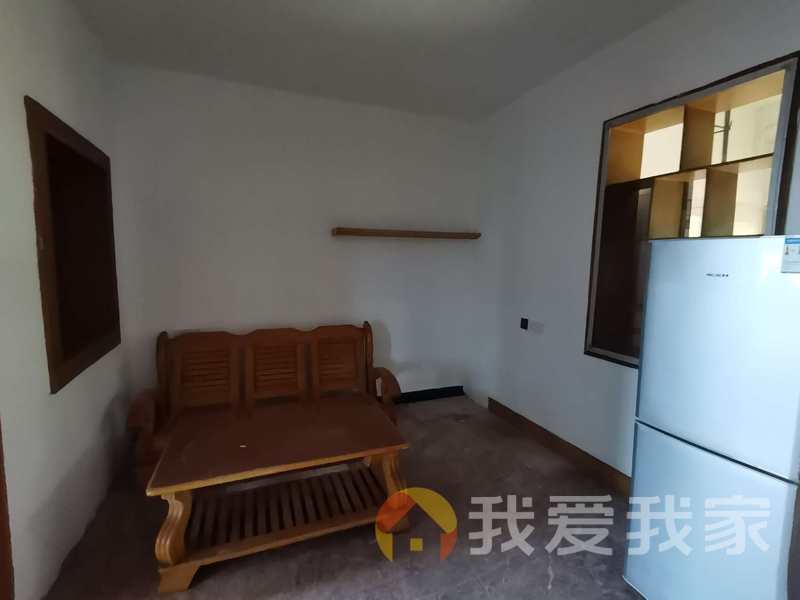 青山南路56号铁路宿舍 南北通透，采光好 装修好，环镜优美 近地铁 中间楼层