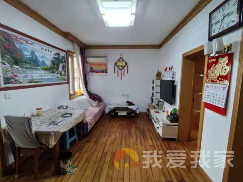 安石路7号公交公司宿舍 南北通透，采光好 装修好，环镜优美 视野好，诚心出售