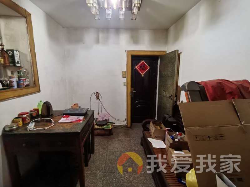 绳金塔小区(锦峰酒店旁) 南北通透，采光好 装修好，环镜优美 视野好，诚心出售