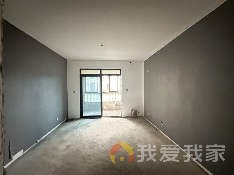 房东诚心出售  精装修房客厅、主卧朝南，采光性都好
