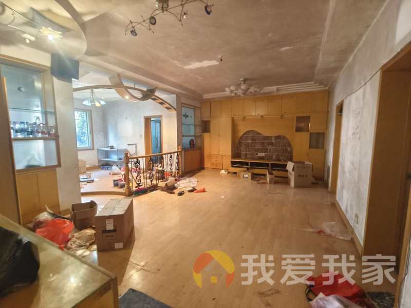 贤士湖住宅区（中医院宿舍） 南北通透，采光好 中间楼层