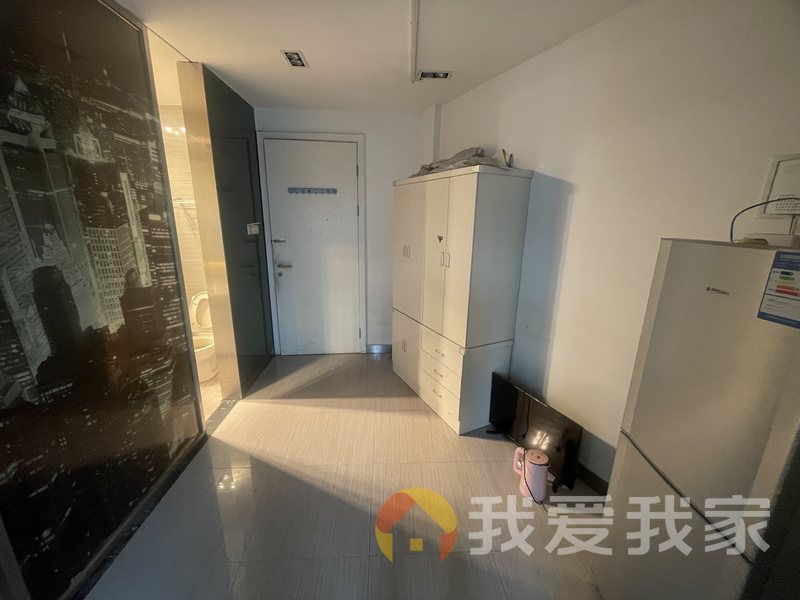 恒茂红谷新城公寓楼 南北通透，采光好 装修好，环镜优美 视野好，诚心出售