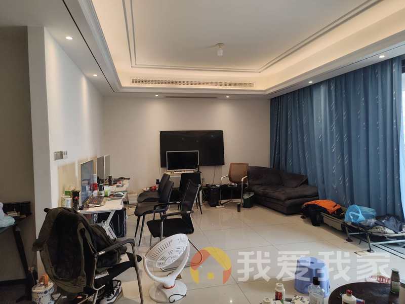 蓝光雍锦半岛 南北通透，采光好 装修好，环镜优美 近地铁 中间楼层