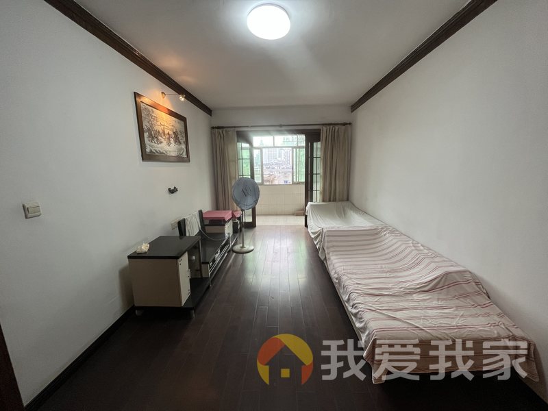 子固路话剧团宿舍 南北通透，采光好 装修好，环镜优美 视野好，诚心出售