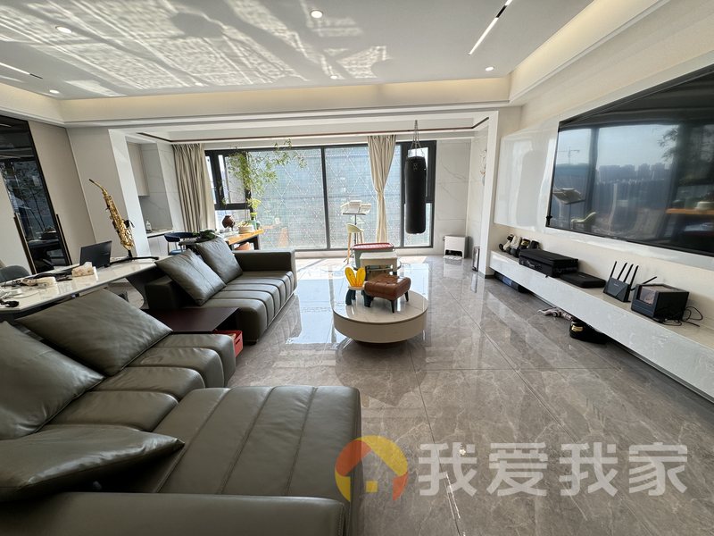 南昌我爱我家绿地朝阳中心（海珀悦庭）一期 南北通透，采光好 装修好，环镜优美 视野好，诚心出售