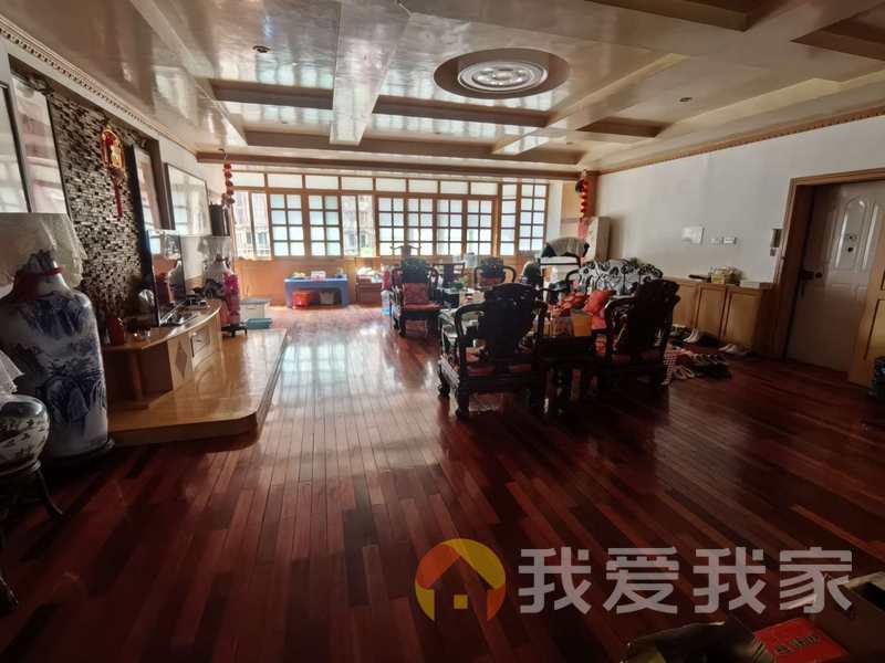 一纬路 南北通透，采光好 装修好，环镜优美 中间楼层