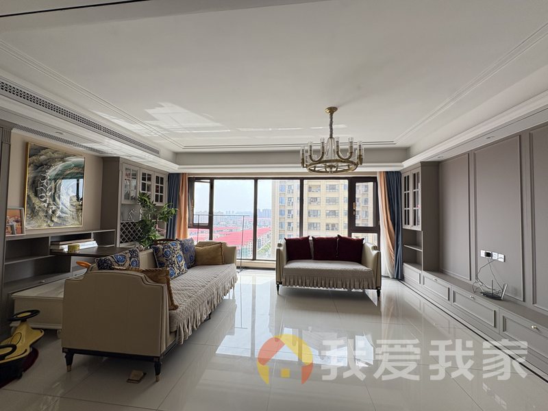 蓝光雍锦半岛 南北通透，采光好 装修好，环镜优美 近地铁 中间楼层