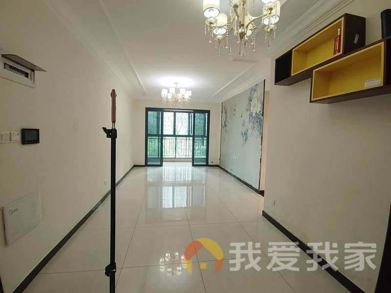恒大城 南北通透，采光好 装修好，环镜优美 周边匹套完善，，出行方便