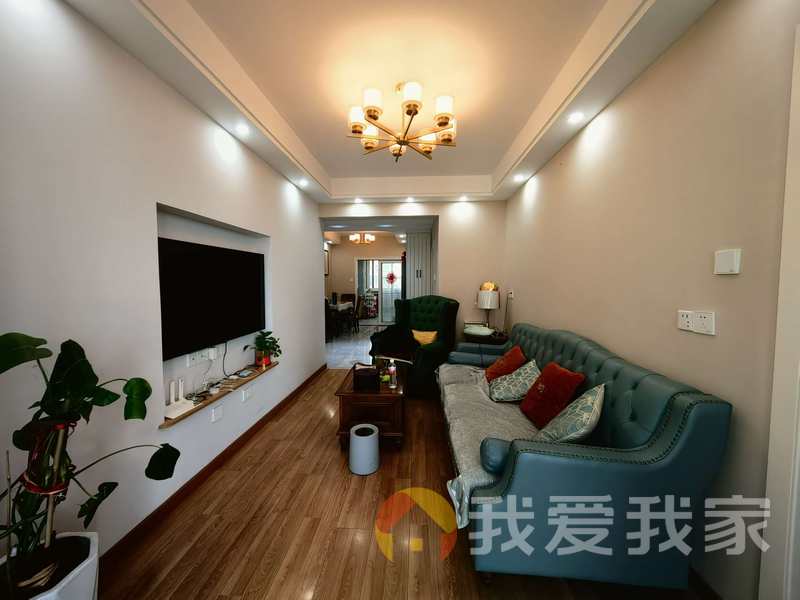 南昌我爱我家凤凰城一期凤鸣苑 南北通透，采光好 装修好，环镜优美 近地铁 中间楼层