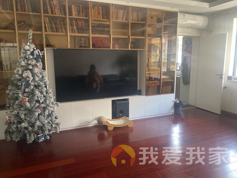 南昌我爱我家荣昌小区 南北通透，采光好 装修好，环镜优美 近地铁 视野好，诚心出售