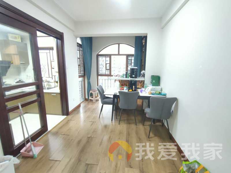 南昌我爱我家联泰香域滨江 南北通透，采光好 装修好，环镜优美 近地铁 视野好，诚心出售