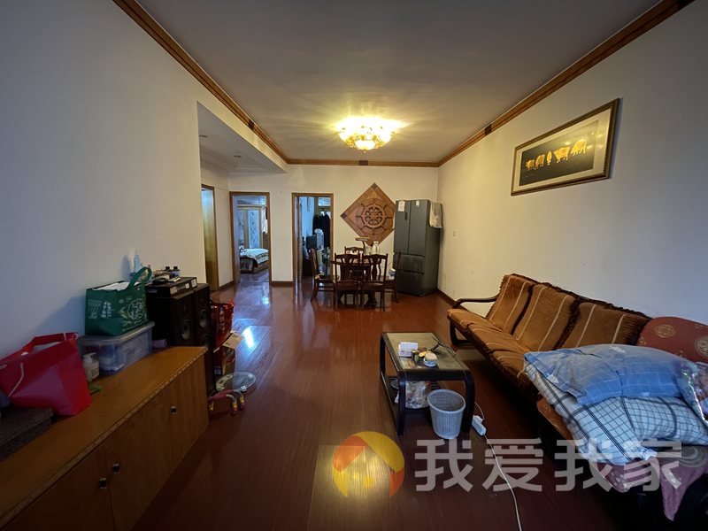 德内谌家巷 南北通透，采光好 装修好，环镜优美 近地铁 视野好，诚心出售