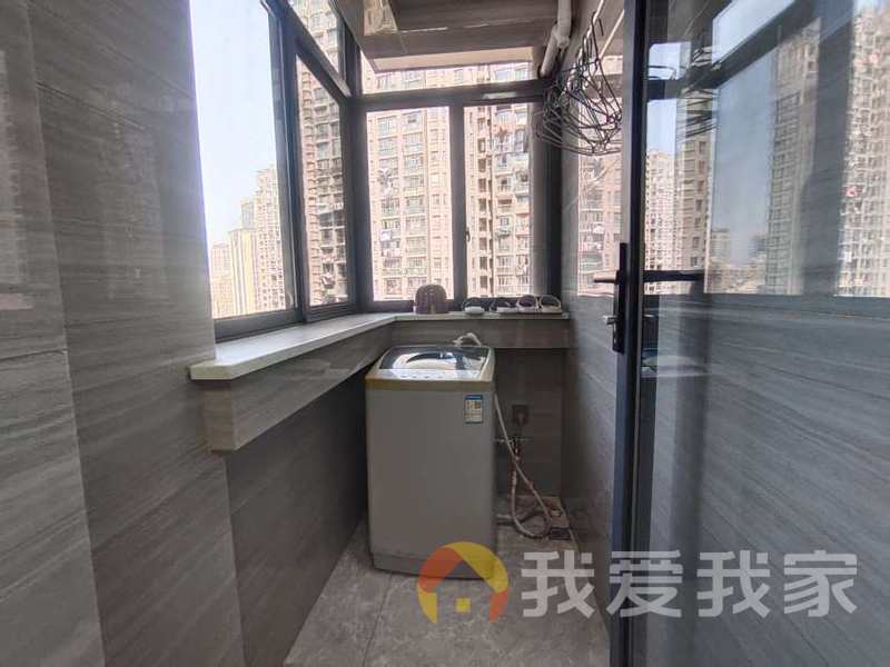南昌我爱我家世纪中央城 南北通透，采光好 装修好，环镜优美 近地铁 中间楼层