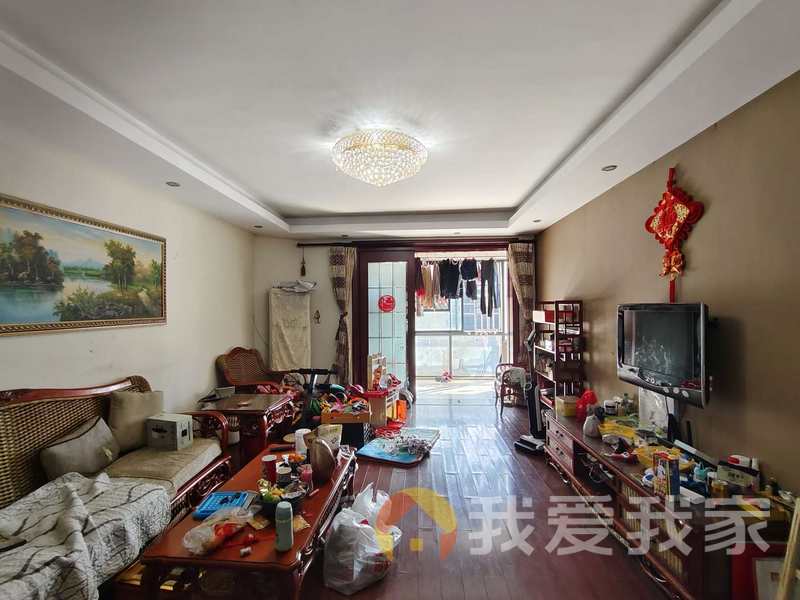 南昌我爱我家隆鑫广场 南北通透，采光好 装修好，环镜优美 近地铁 周边匹套完善，，出行方便
