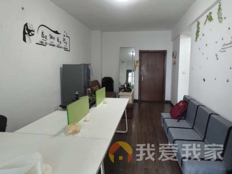 南昌我爱我家金色水岸 装修好，环镜优美 近地铁 视野好，诚心出售
