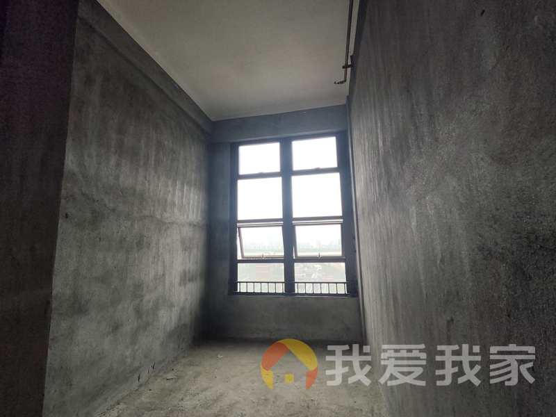 鸿海溪园 南北通透，采光好 视野好，诚心出售