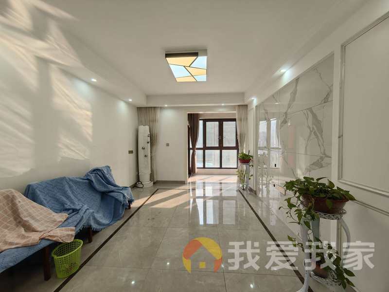 南昌我爱我家绿地朝阳中心（海珀悦庭）一期 南北通透，采光好 装修好，环镜优美 视野好，诚心出售