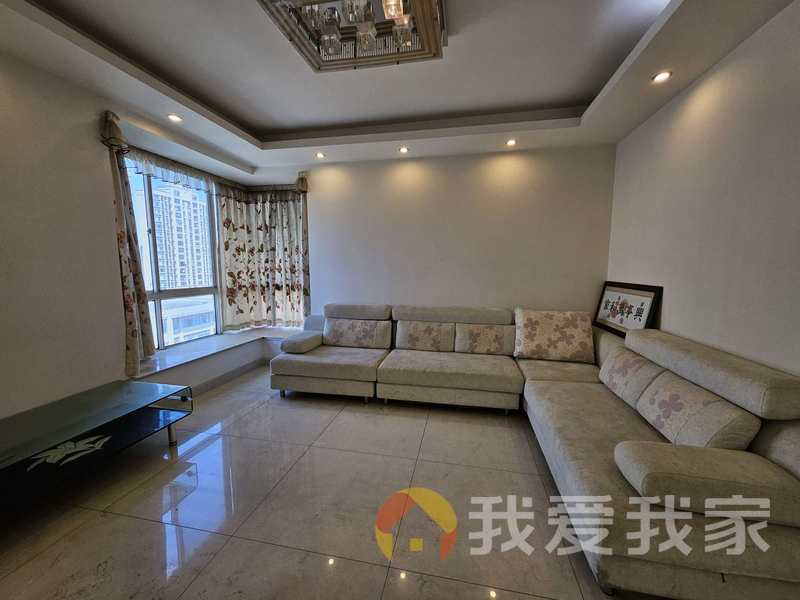 梦时代商圈一二号地铁站口送储藏间