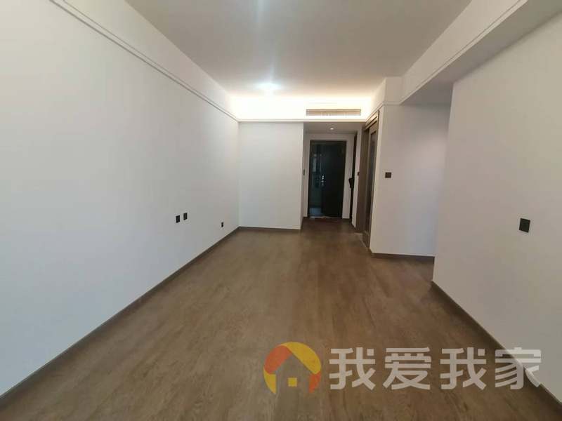 南昌我爱我家华侨城万科五期云域 南北通透，采光好 装修好，环镜优美 中间楼层