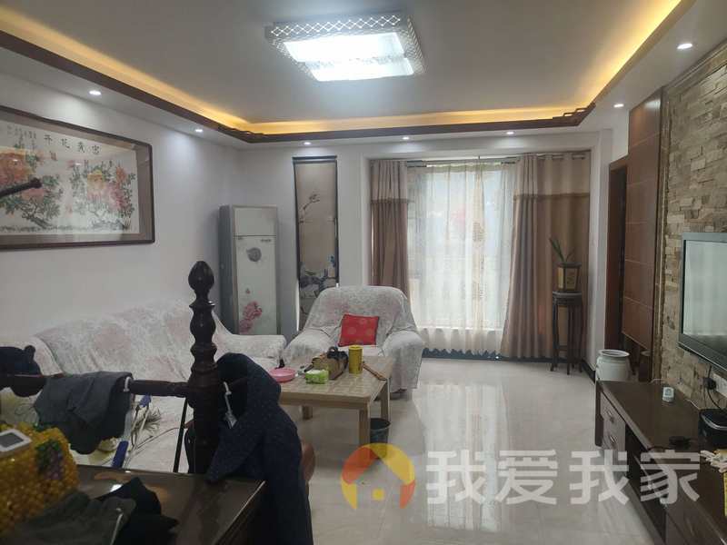 万科四季花城北区芳沁苑 南北通透，采光好 装修好，环镜优美 近地铁 周边匹套完善，，出行方便