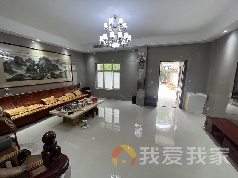 南昌我爱我家正荣御园法式联排别墅，前后院子。不临街，业主诚售，随时看房