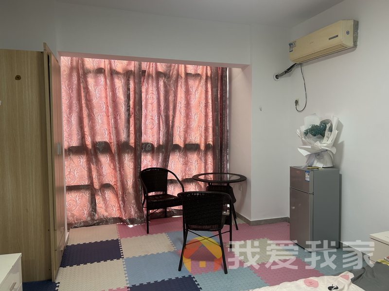 华尔街国际公馆 南北通透，采光好 装修好，环镜优美 周边匹套完善，，出行方便