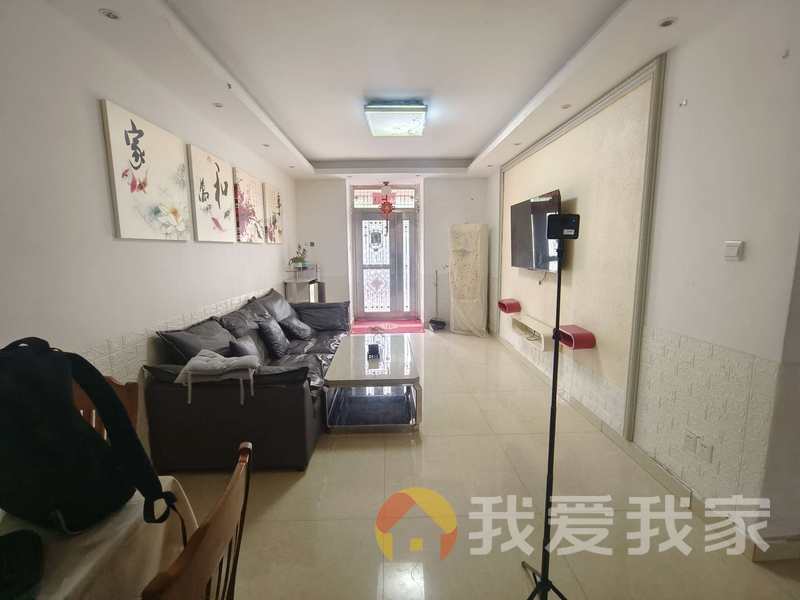 京东小区F区 南北通透，采光好 装修好，环镜优美 近地铁 周边匹套完善，，出行方便