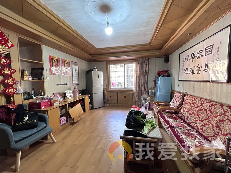 岔道口西路洪都皮鞋厂宿舍 南北通透，采光好 近地铁 中间楼层