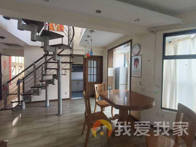 万科四季花城北区玉兰苑 南北通透，采光好 装修好，环镜优美 近地铁 视野好，诚心出租