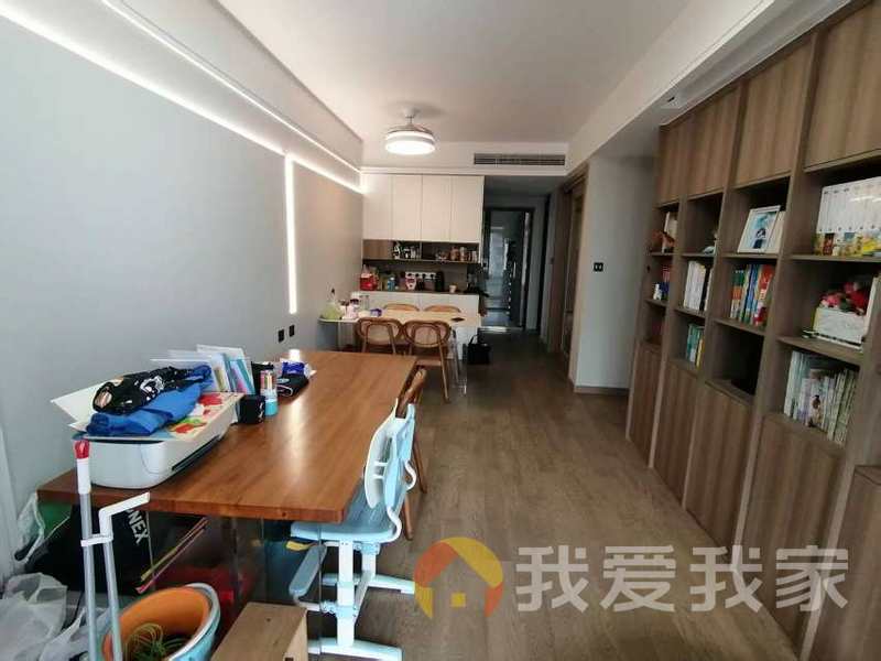 南昌我爱我家华侨城万科五期云域 南北通透，采光好 装修好，环镜优美 视野好，诚心出售